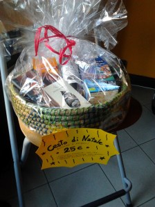 Potete scegliere voi i prodotti da inserire, tutti vegan e biologici!A partire da 25 euro :)Inoltre, per regali meno impegnativi, abbiamo le bellissime borsine di juta di Altromercato da confezionare con prodotti a scelta a 15/20 euro!